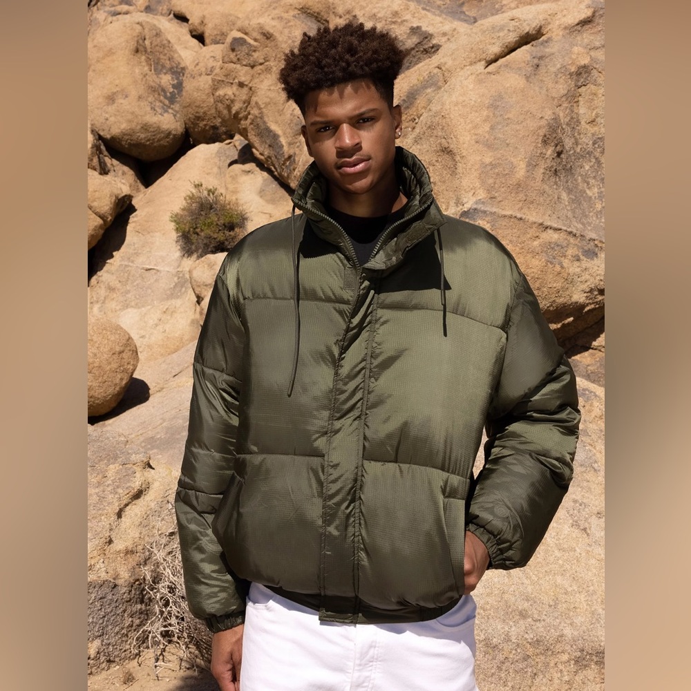 Boohoo MAN Olive green, Ripstop, Funnel Neck, Boxy, Puffer Jacket, size medium.
